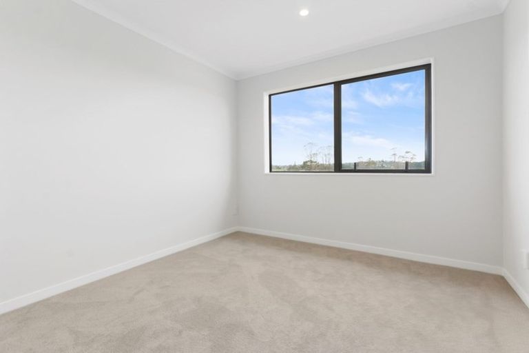 Photo of property in 10 Riroriro Road, Hobsonville, Auckland, 0616