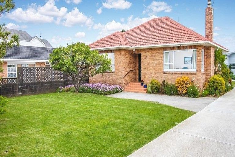 Photo of property in 123 Bucklands Beach Road, Bucklands Beach, Auckland, 2012