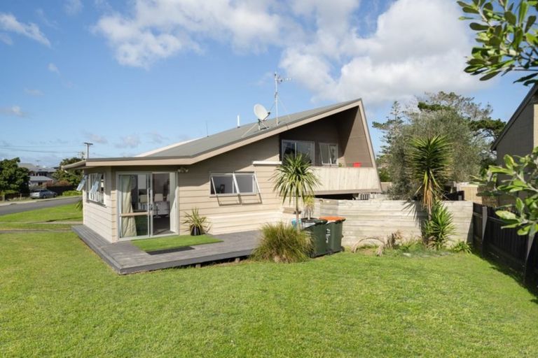 Photo of property in 144 Karewa Parade, Papamoa Beach, Papamoa, 3118