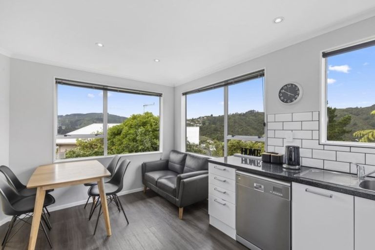 Photo of property in 28 Clapham Grove, Stokes Valley, Lower Hutt, 5019