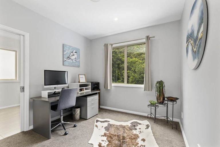 Photo of property in 11 Wilmshurst Place, Tawa, Wellington, 5028