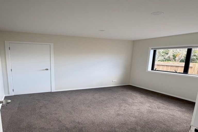 Photo of property in 98 Tirimoana Road, Te Atatu South, Auckland, 0602