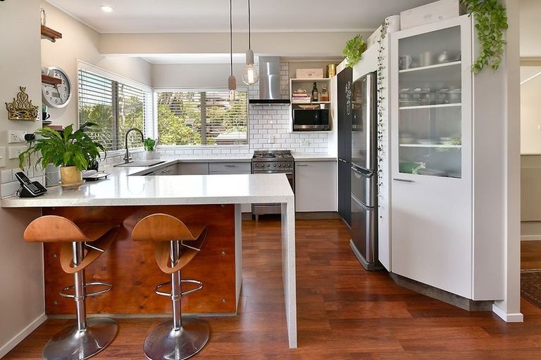 Photo of property in 23a Penguin Drive, Murrays Bay, Auckland, 0630