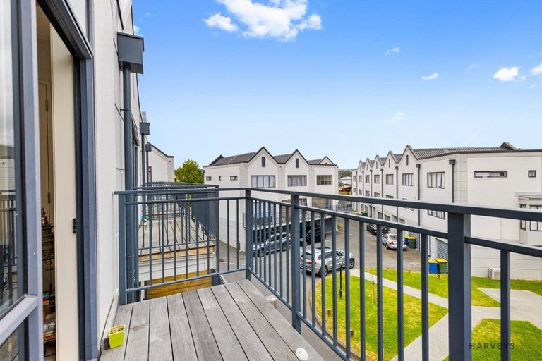 Photo of property in Krisley Court, 16/6 Ambrico Place, New Lynn, Auckland, 0600