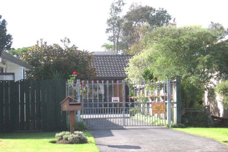 Photo of property in 5 Maurice Borich Place, Henderson, Auckland, 0610