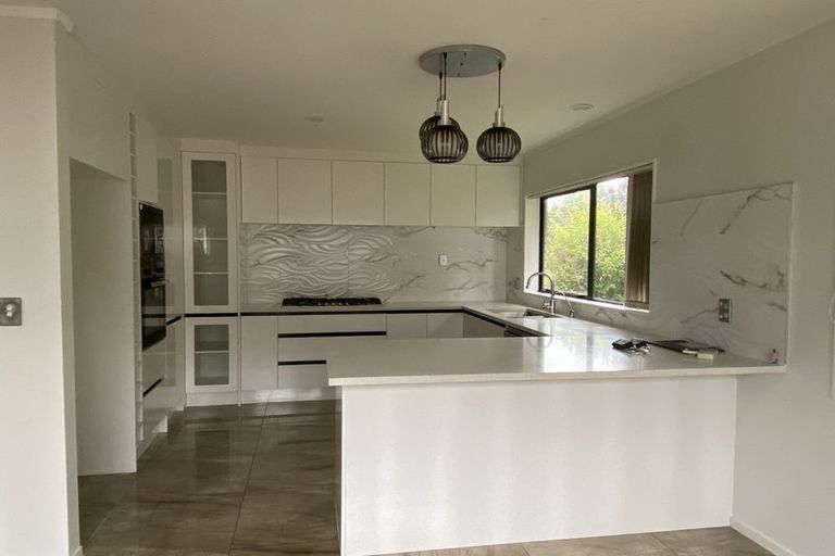 Photo of property in 208 Botany Road, Botany Downs, Auckland, 2010