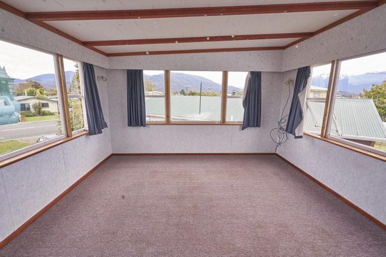 Photo of property in 24 Pompolona Street, Te Anau, 9600
