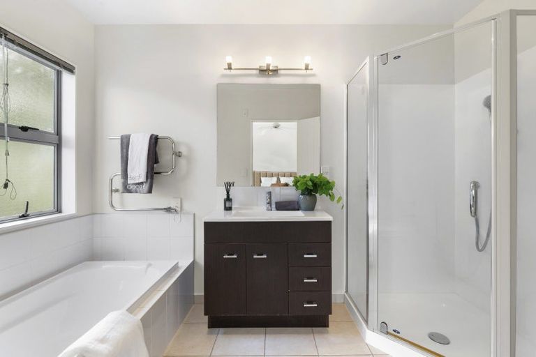 Photo of property in 5/40 Scarlet Oak Drive, Schnapper Rock, Auckland, 0632