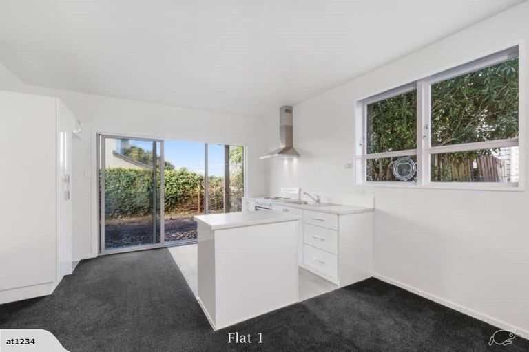 Photo of property in 4313a Great North Road, Glendene, Auckland, 0602