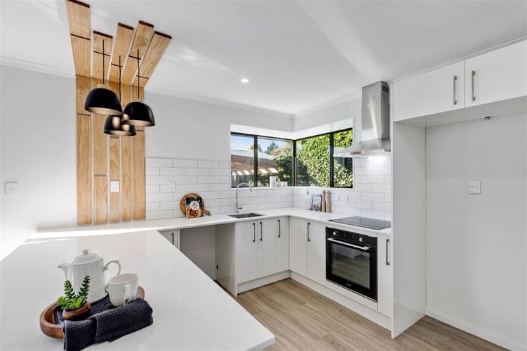 Photo of property in 2/11 Gatonby Place, Avonhead, Christchurch, 8042