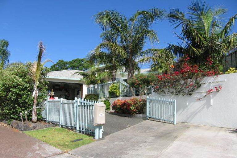 Photo of property in 16 Carl Place, Unsworth Heights, Auckland, 0632