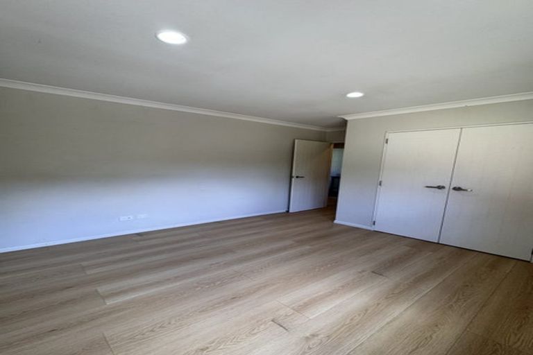 Photo of property in 52 Sapperton Drive, Henderson, Auckland, 0612