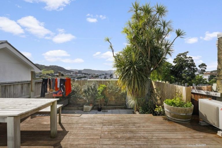 Photo of property in 5 Glendavar Street, Berhampore, Wellington, 6023