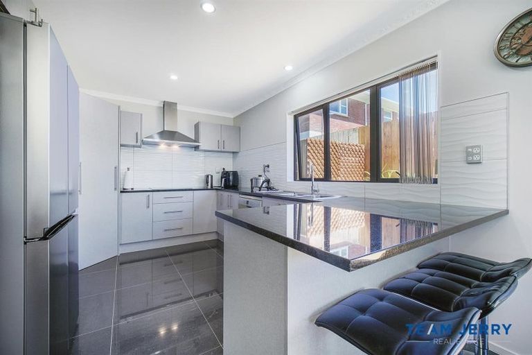 Photo of property in 28b Estuary Road, Weymouth, Auckland, 2103