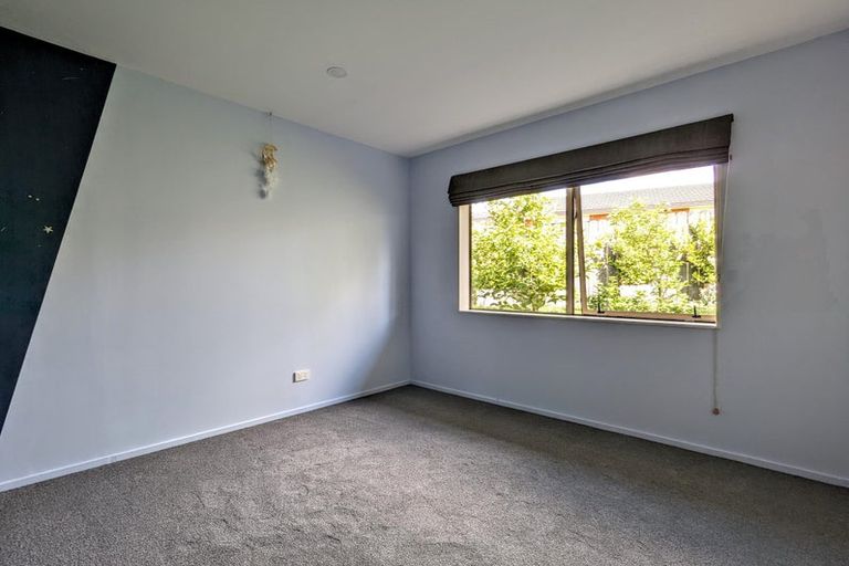 Photo of property in 32 Roy Maloney Drive, Henderson, Auckland, 0612