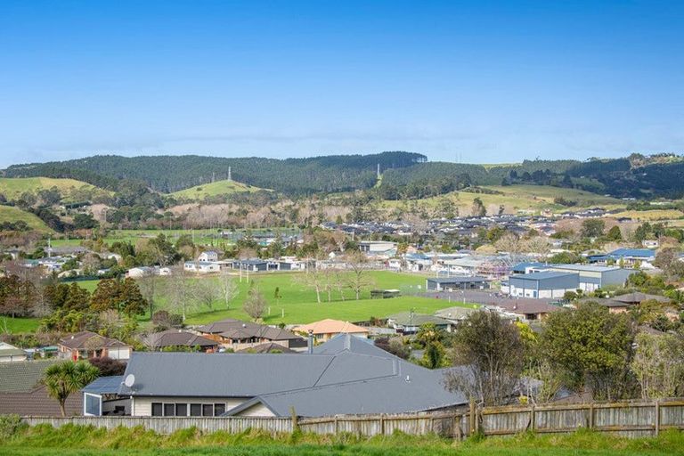 Photo of property in 4d Forlong Rise, Helensville, 0800