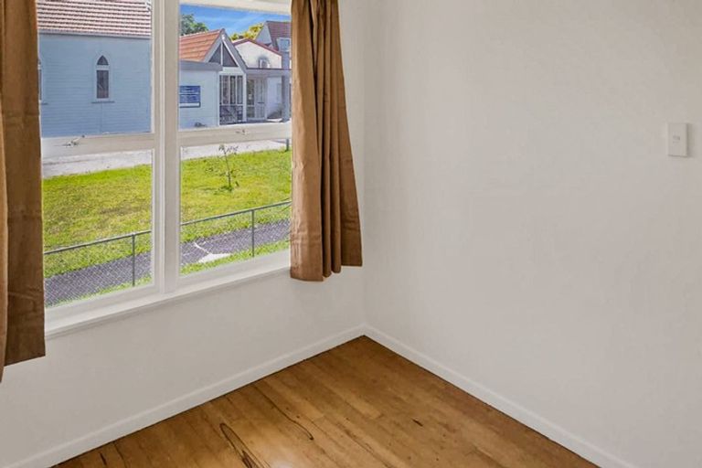 Photo of property in 2/7 Hastings Road, Mairangi Bay, Auckland, 0630