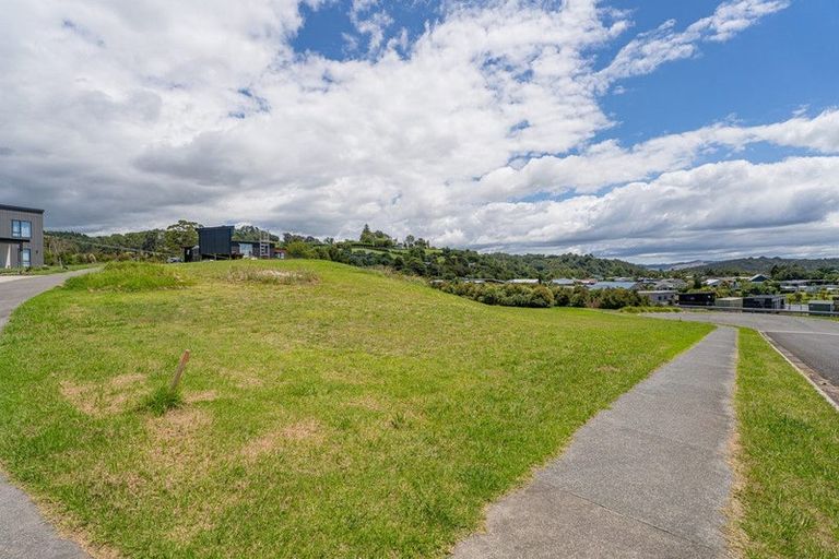 Photo of property in 2 Tinirau Place, Cooks Beach, 3591