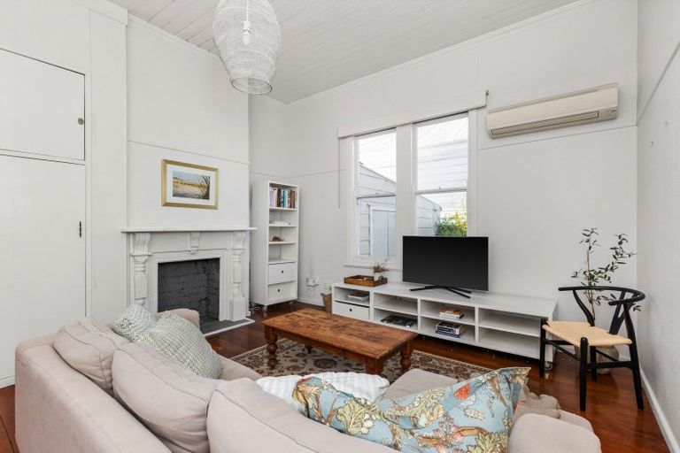 Photo of property in 95 Wellesley Road, Napier South, Napier, 4110