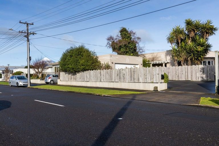 Photo of property in 180 Brooklands Road, Vogeltown, New Plymouth, 4310