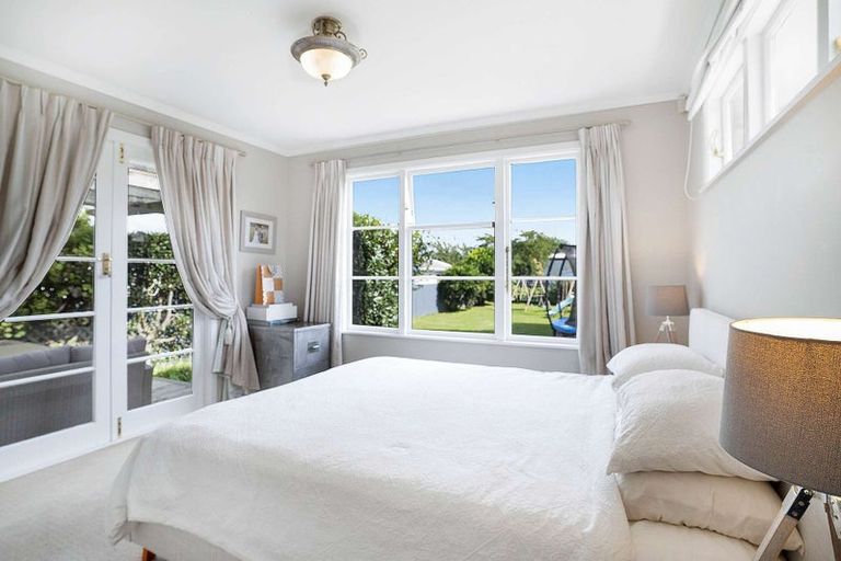 Photo of property in 17 Sackville Street, Martinborough, 5711