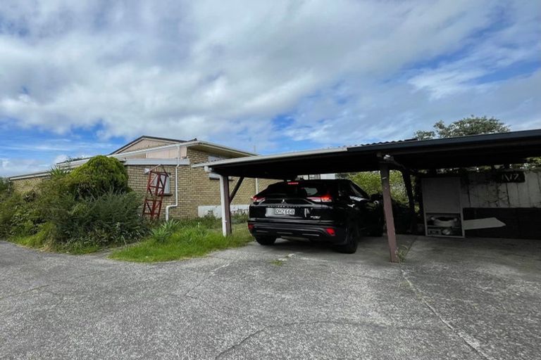 Photo of property in 1/17 Ashbourne Place, Glendene, Auckland, 0602