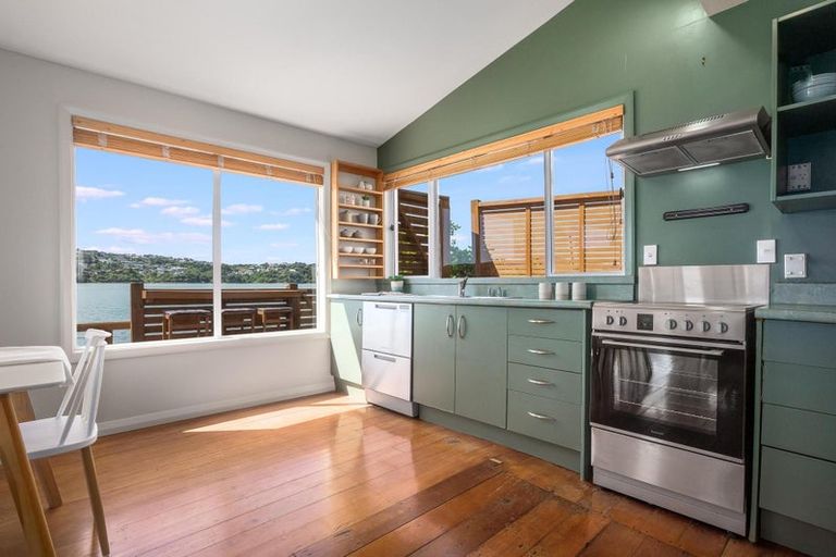 Photo of property in 14a Trevor Terrace, Paremata, Porirua, 5024