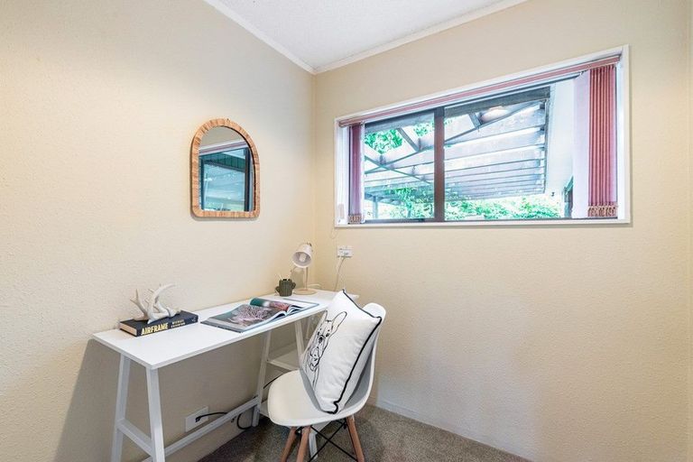 Photo of property in 33 Chilton Drive, Paraparaumu, 5032