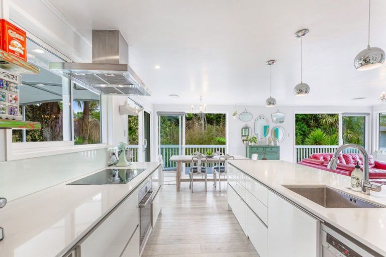 Photo of property in 59 Weatherly Road, Torbay, Auckland, 0630