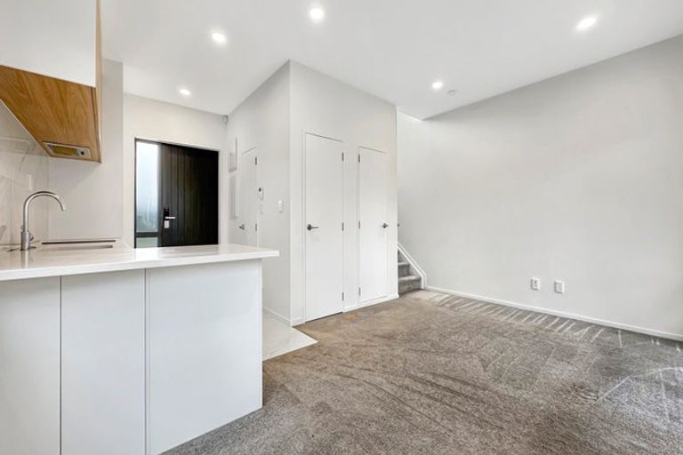 Photo of property in 140 Tiriwa Drive, Massey, Auckland, 0614