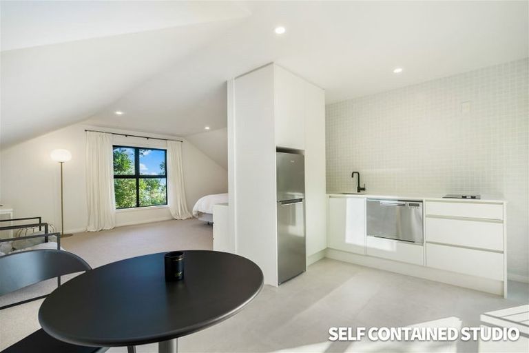 Photo of property in 10 Zita Avenue, Matakatia, Whangaparaoa, 0930