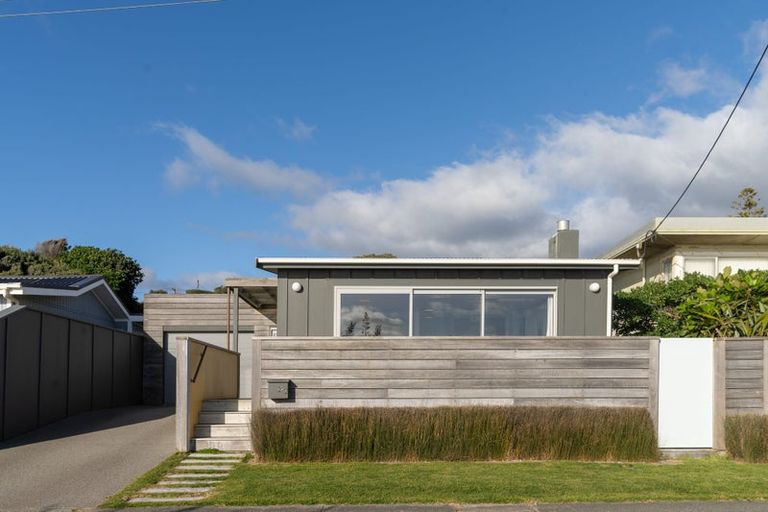 Photo of property in 121 The Parade, Paekakariki, 5034