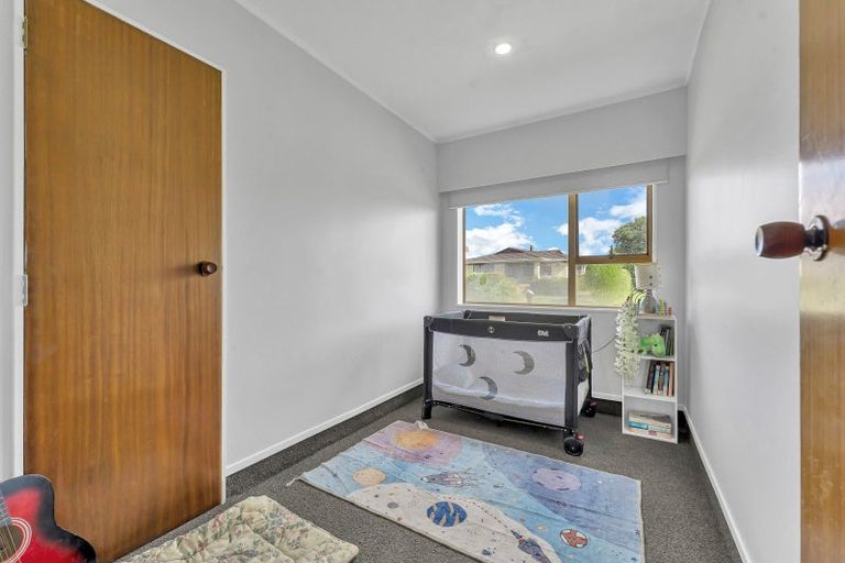 Photo of property in 17 Edgewater Parade, Waiuku, 2123