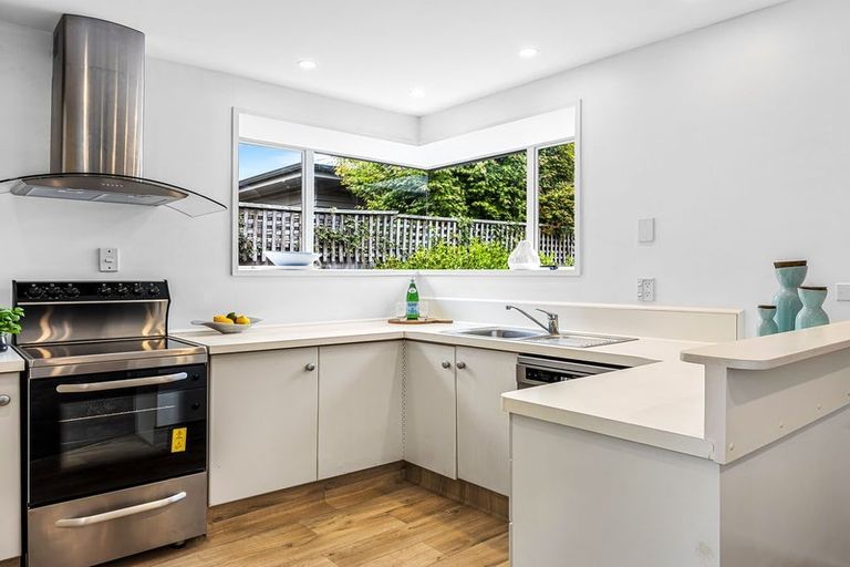 Photo of property in 2/118 Aorangi Road, Bryndwr, Christchurch, 8053