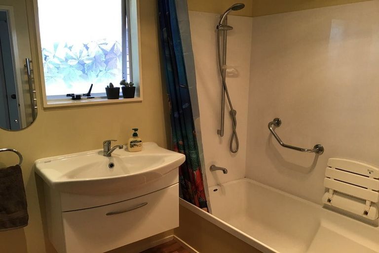 Photo of property in 2/27 Gosford Drive, Botany Downs, Auckland, 2010