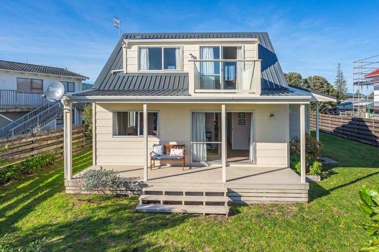 Photo of property in 114 Field Way, Waikanae Beach, Waikanae, 5036