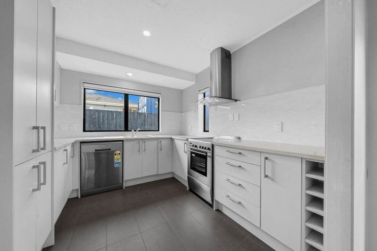 Photo of property in 2/7 Benygloe Place, Highland Park, Auckland, 2010