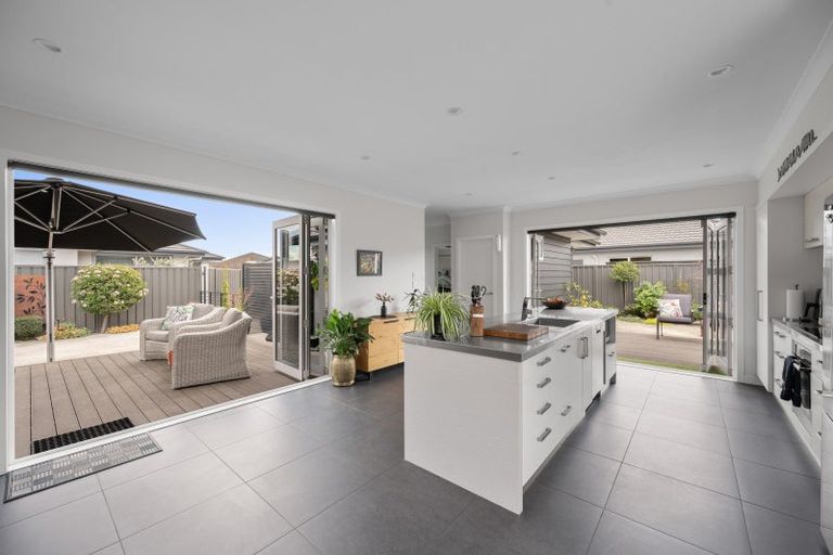 Photo of property in 8 Rakaia Way, Poraiti, Napier, 4112