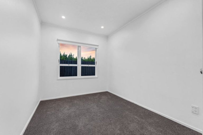 Photo of property in 2/44 Waimumu Road, Massey, Auckland, 0614