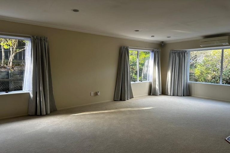 Photo of property in 8 Bass Street, West Harbour, Auckland, 0618
