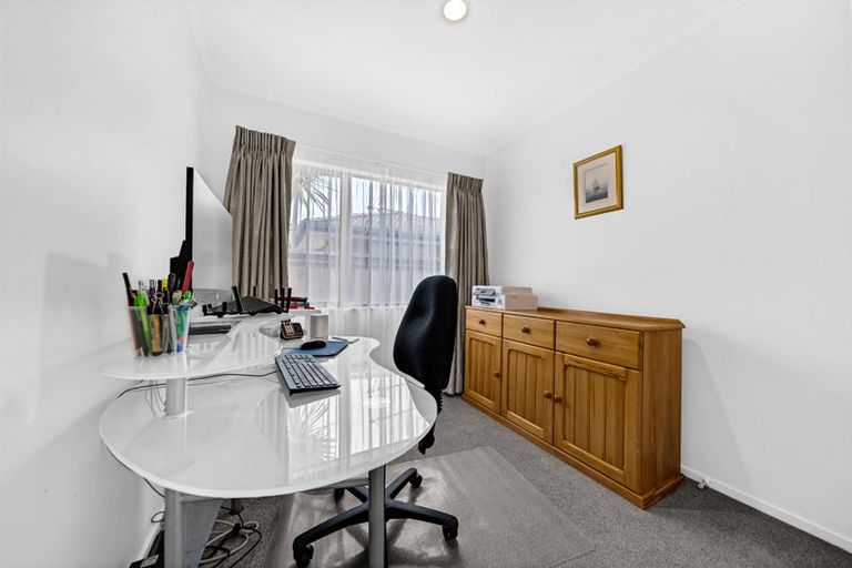 Photo of property in 15 Summerland Drive, Henderson, Auckland, 0612