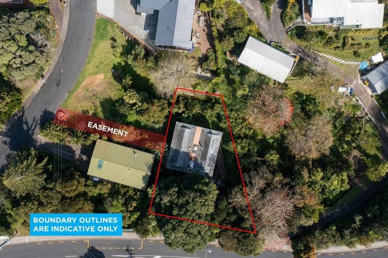 Photo of property in 1b Peter Terrace, Castor Bay, Auckland, 0620