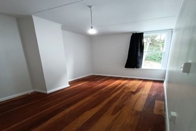 Photo of property in 143 Tasman Street, Mount Cook, Wellington, 6021