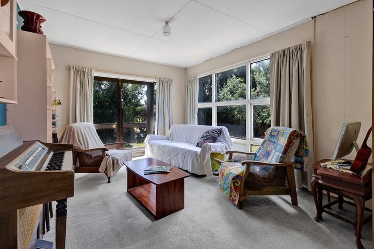 Photo of property in 40 Young Road, Opunake, 4682