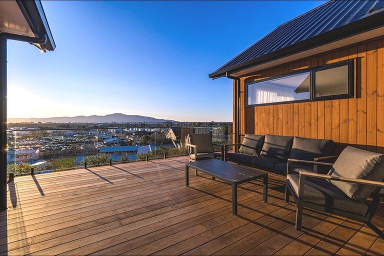Photo of property in 37 Ruapehu Street, Paraparaumu, 5032