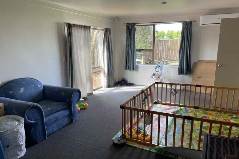 Photo of property in 16 Massine Place, Randwick Park, Auckland, 2105
