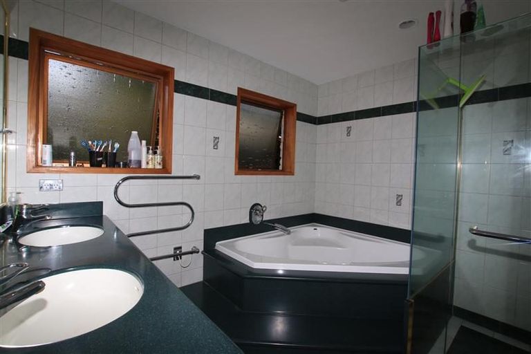 Photo of property in 68 Hadfield Street, Beach Haven, Auckland, 0626