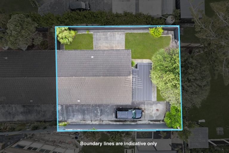 Photo of property in 2/44 Waimumu Road, Massey, Auckland, 0614