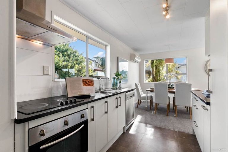 Photo of property in 10 Kereru Place, Half Moon Bay, Auckland, 2012