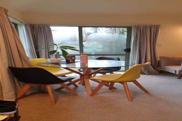 Photo of property in 6 Northcross Drive, Oteha, Auckland, 0632